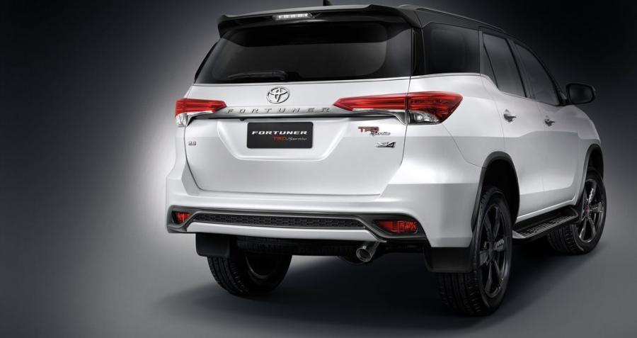  Toyota Fortuner TRD Sportivo 2016 года  (фото 2 из 20)